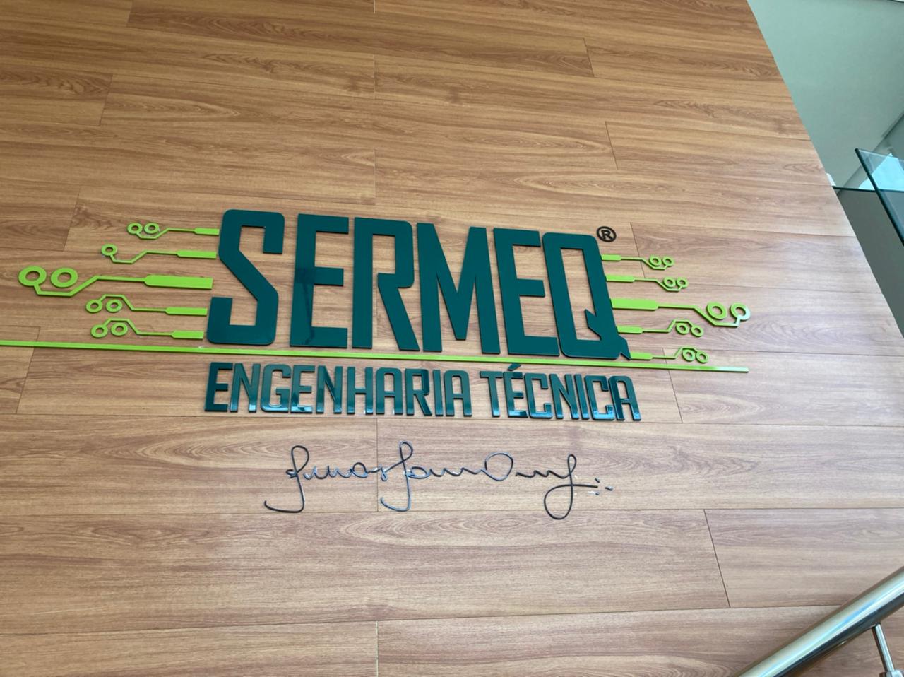 Marca SERMEQ Engenharia Técnica na sede da empresa